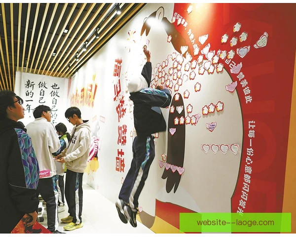 升班黑马主场助威文化燃爆，万人看台铸就魔鬼主场